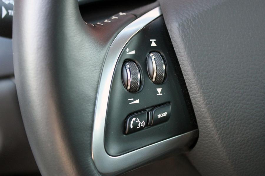  Jaguar XKR-S 2012 года  (фото 19 из 82)